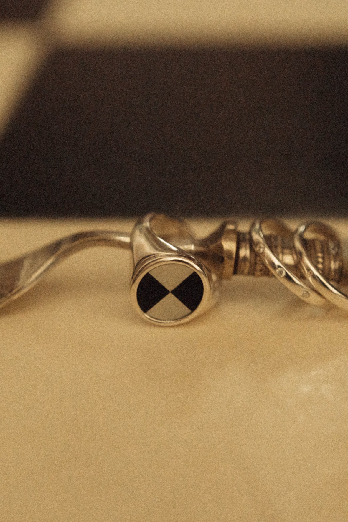 onyx × shell ring(silver/gold)